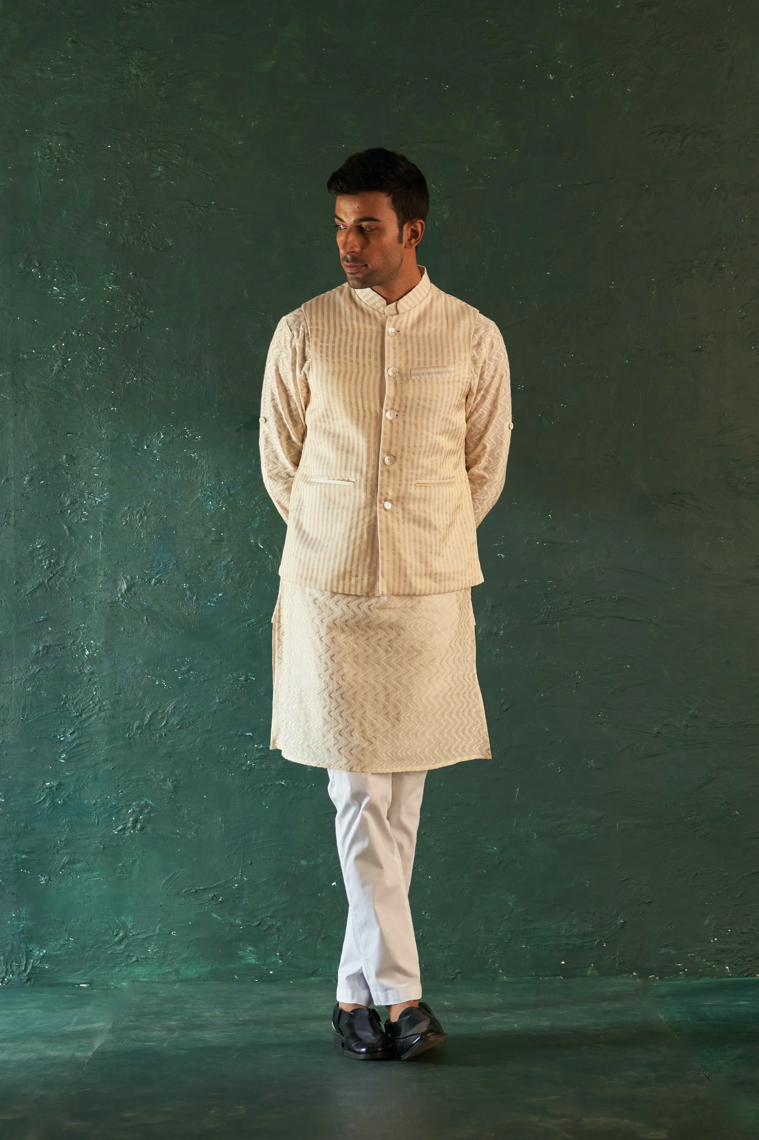 Men's White Chevron Straight Kurta Set With Jacket - Set of 3