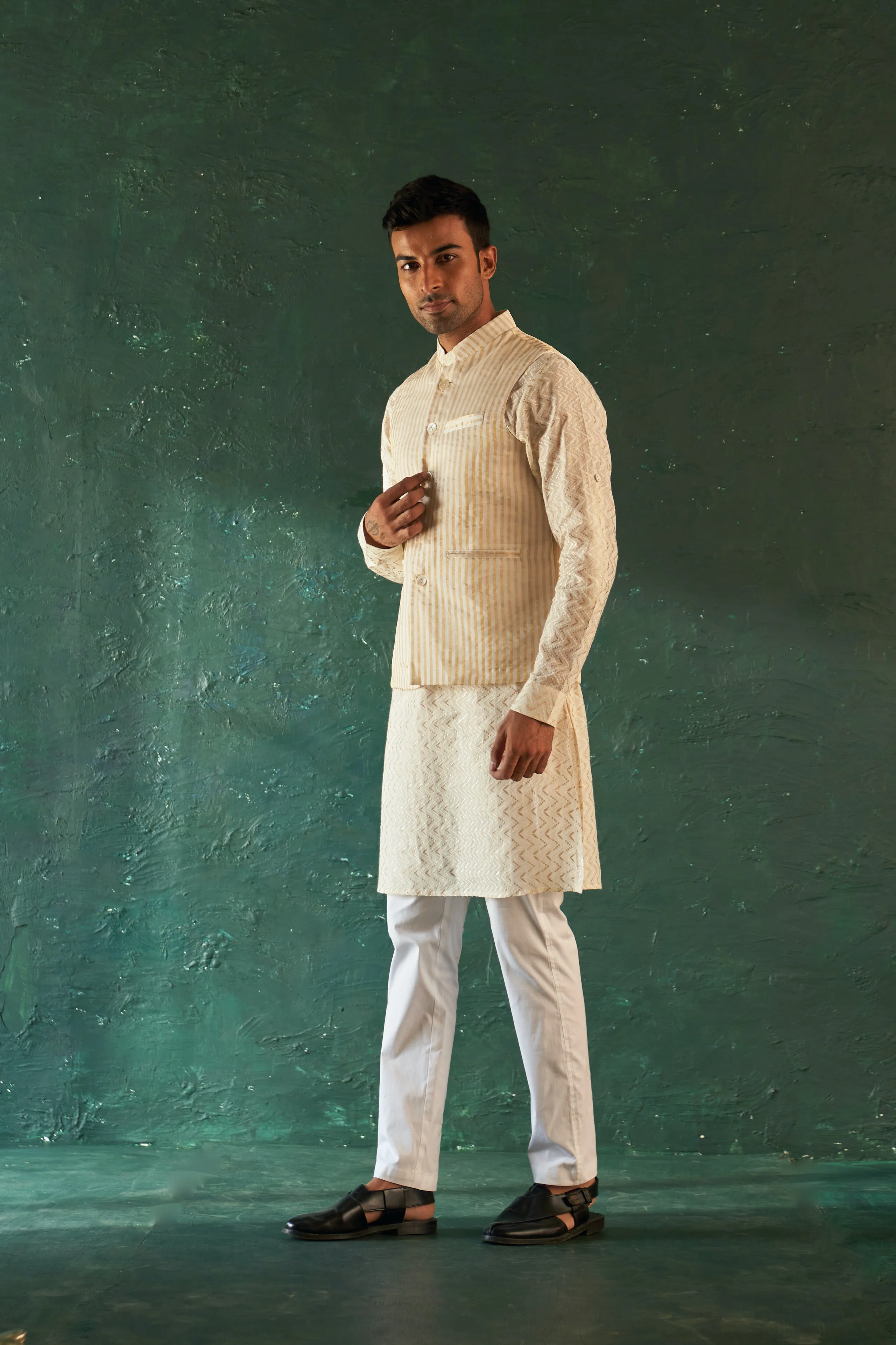 Men's White Chevron Straight Kurta Set With Jacket - Set of 3