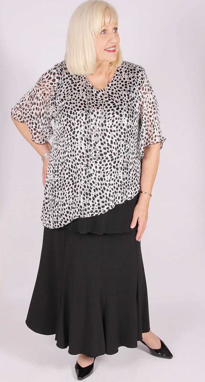 Sierra V-Neckline Asymmetric Top Black|White